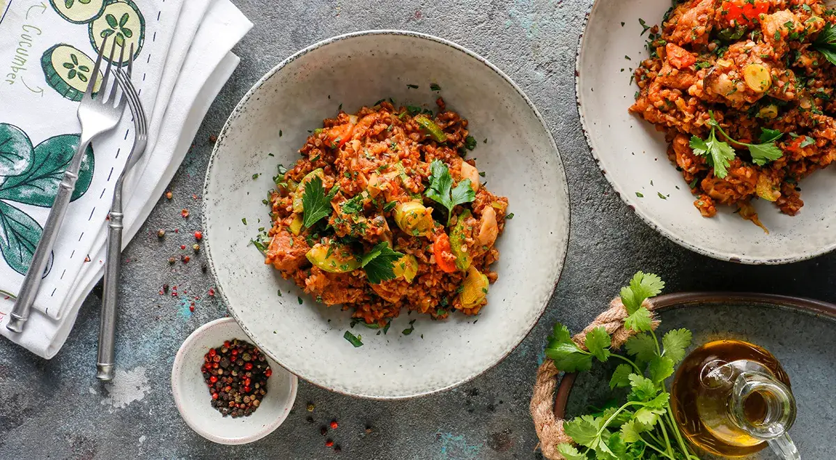 Гречка по-купечески со свининой овощами и грибами