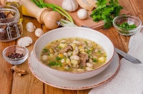 Изображение рецепта - Постный суп с фасолью и грибами