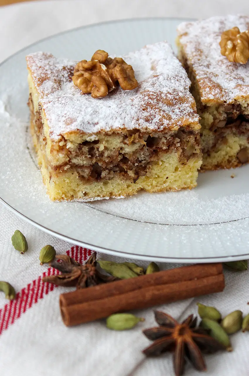 Шоколадно-творожный пирог с грецкими орехами