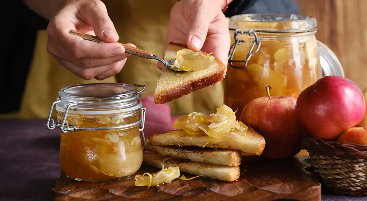 Яблочное варенье с орехами